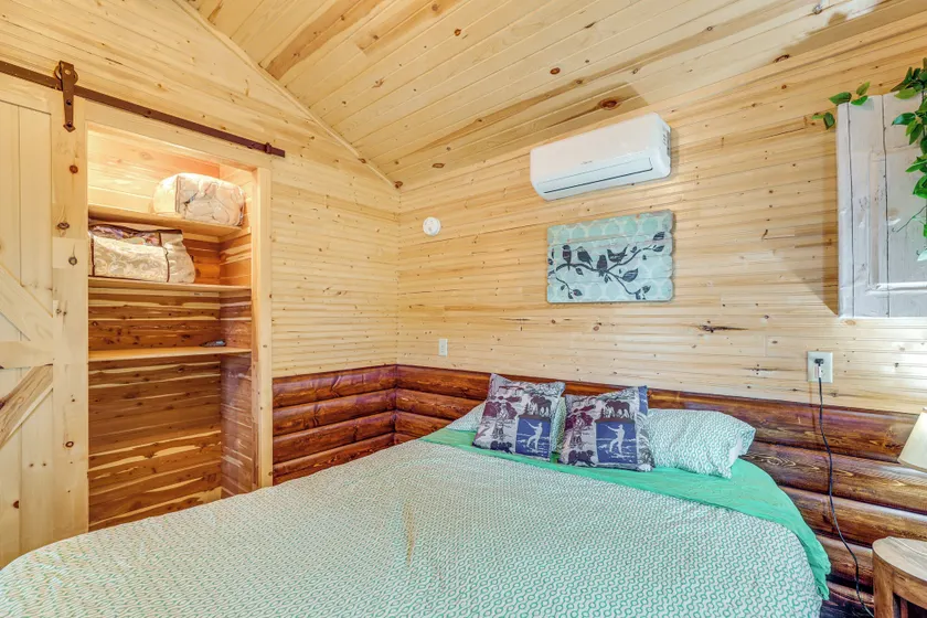 Rock River Hideaway on Private 5-acre Island! - Rom