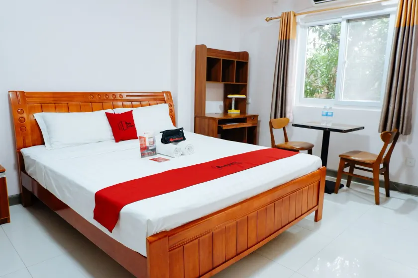 RedDoorz Plus near Camella La Brisa Lapulapu - Image 1