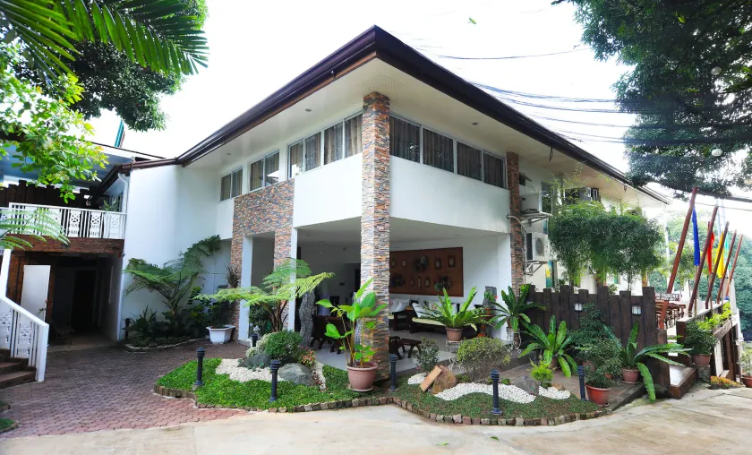 Luljettas Place Garden Suites - Image 1