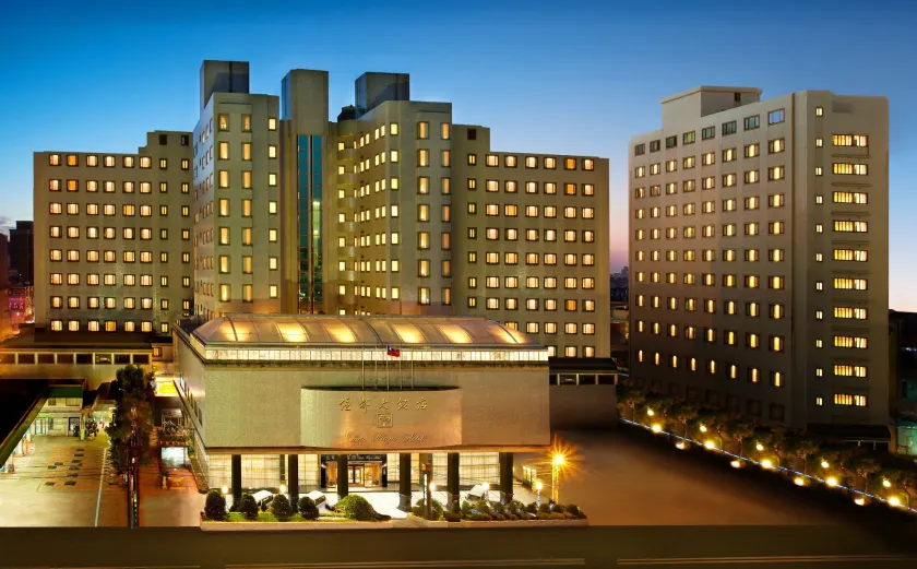 Chuto Plaza Hotel - Image 1
