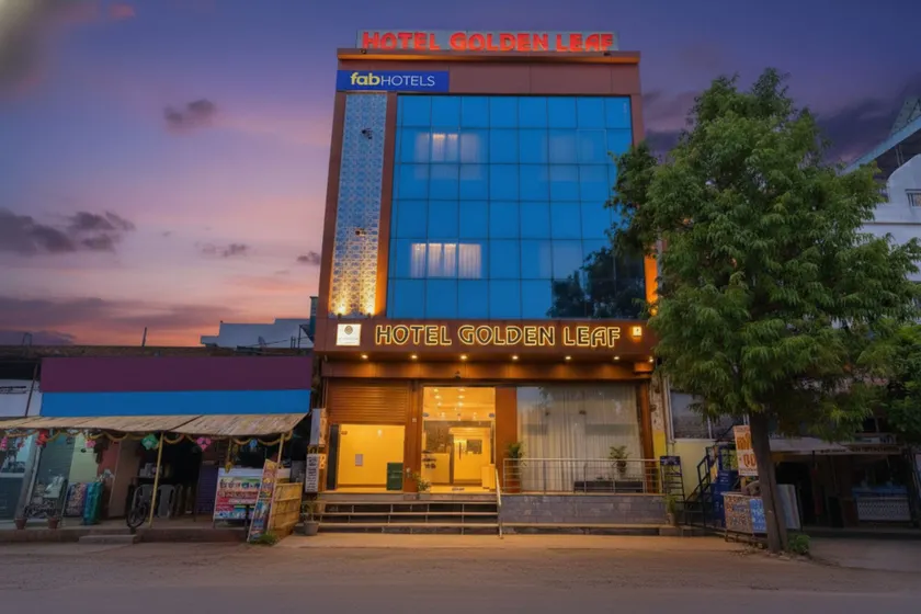 FabHotel Golden Leaf - Nr. Medanta Hospital - Image 1