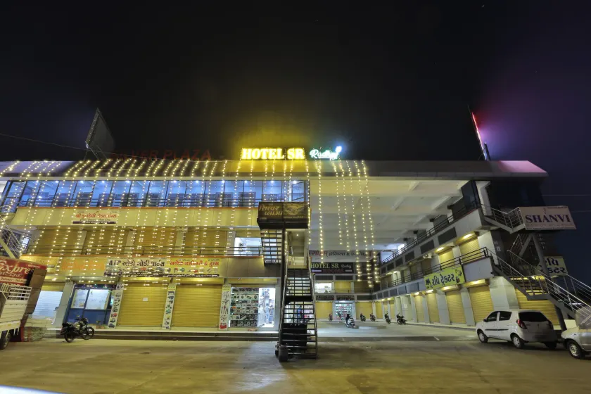 Hotel SR Radhey - Image 1