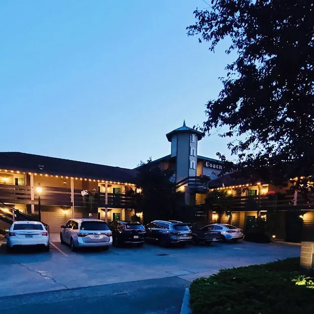 Coachman Inn Oak Harbor - Image 1