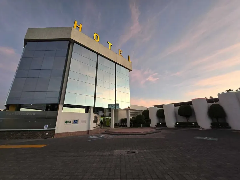 Hotel Alcampo - Image 1