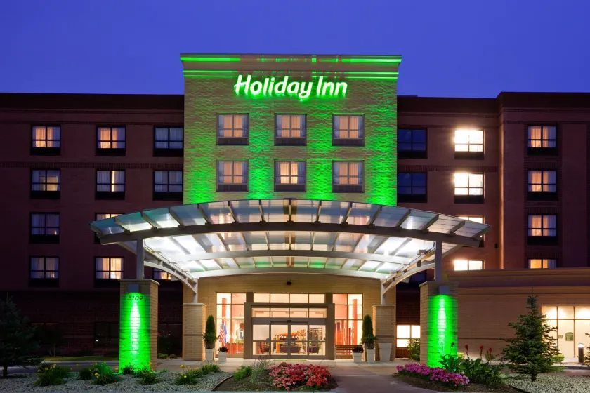 Holiday Inn Madison at The American Center by IHG - Image 1