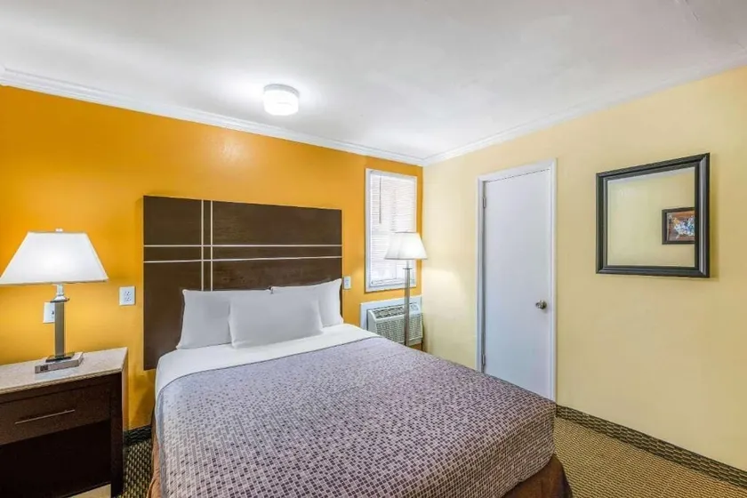 AC Lodge by Beach and Boardwalk - Image 1