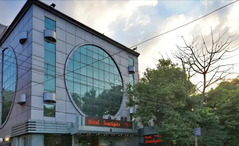 Hotel Southgate - Image 1