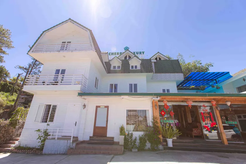 Cherry Luxury Hotel - Image 1