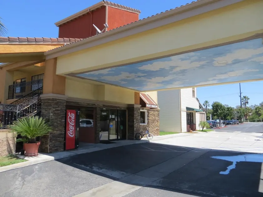 Azusa Inn - Image 1