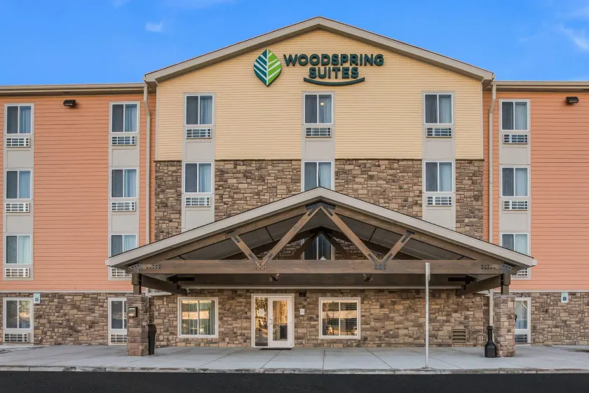 WoodSpring Suites Novi Farmington - Image 1