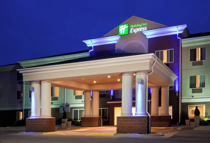 Holiday Inn Express Hotel & Suites Vermillion by IHG - Image 1