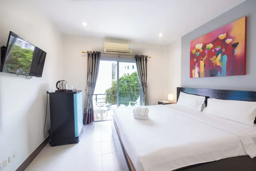 Baan Yuyen Karon Guesthouse - Image 1