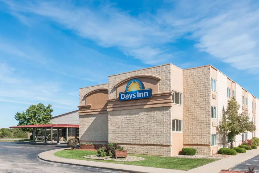 Days Inn by Wyndham Kirksville - Image 1