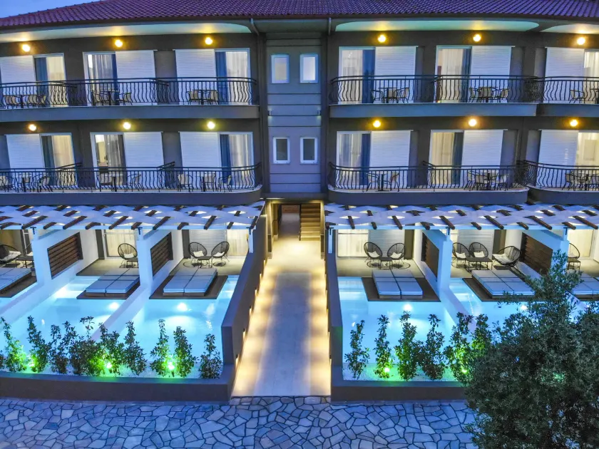 Royal Hotel and Suites - Image 1