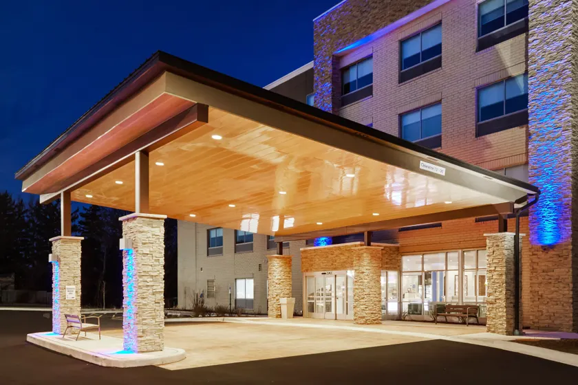 Holiday Inn Express & Suites Chicago North Shore - Niles by IHG - Image 1