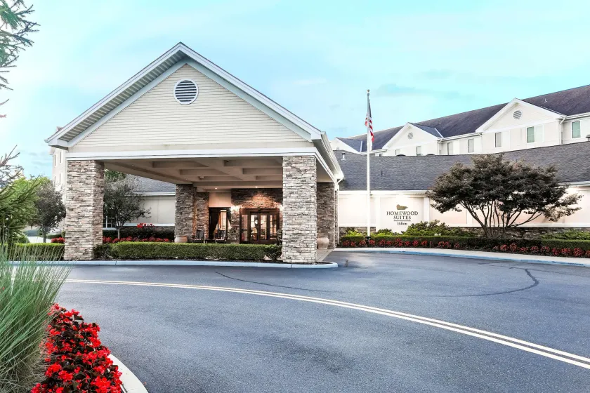 Homewood Suites Melville - Image 1