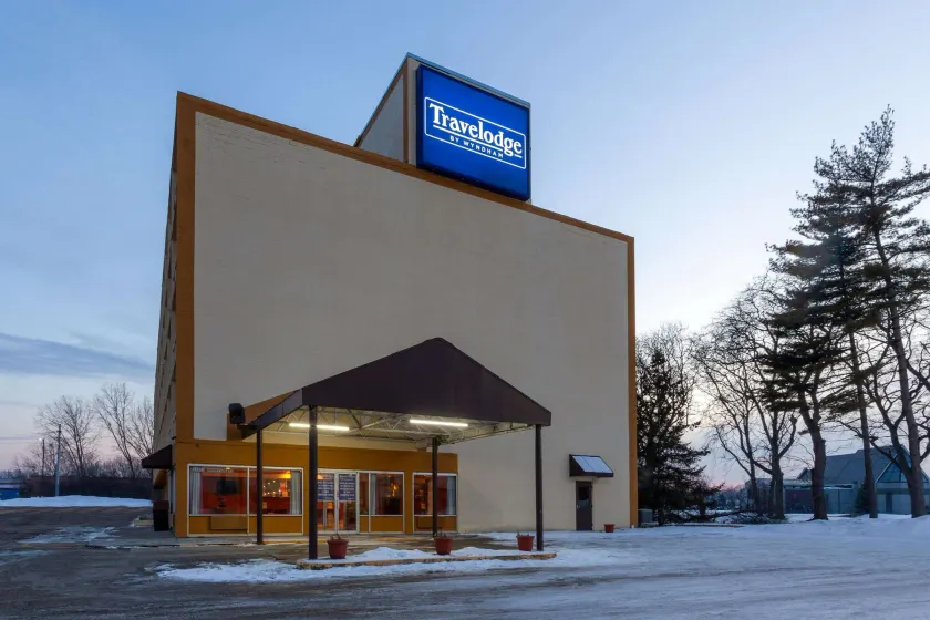 Travelodge by Wyndham Cleveland Airport - Image 1