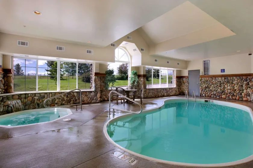 Microtel Inn & Suites by Wyndham Bozeman - Image 1