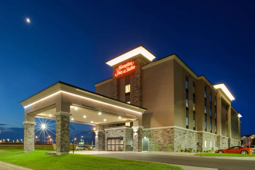 Hampton Inn & Suites Southwest/Sioux Falls - Image 1