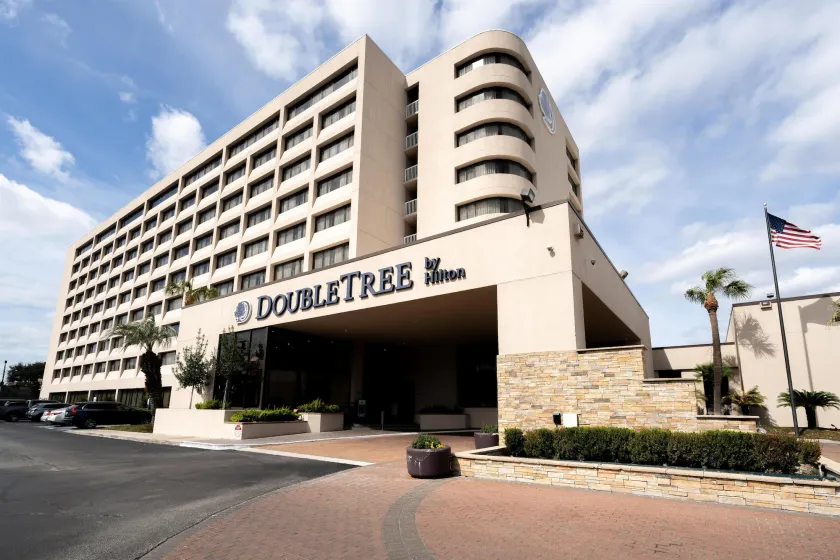 Doubletree by Hilton Houston Hobby Airport - Image 1