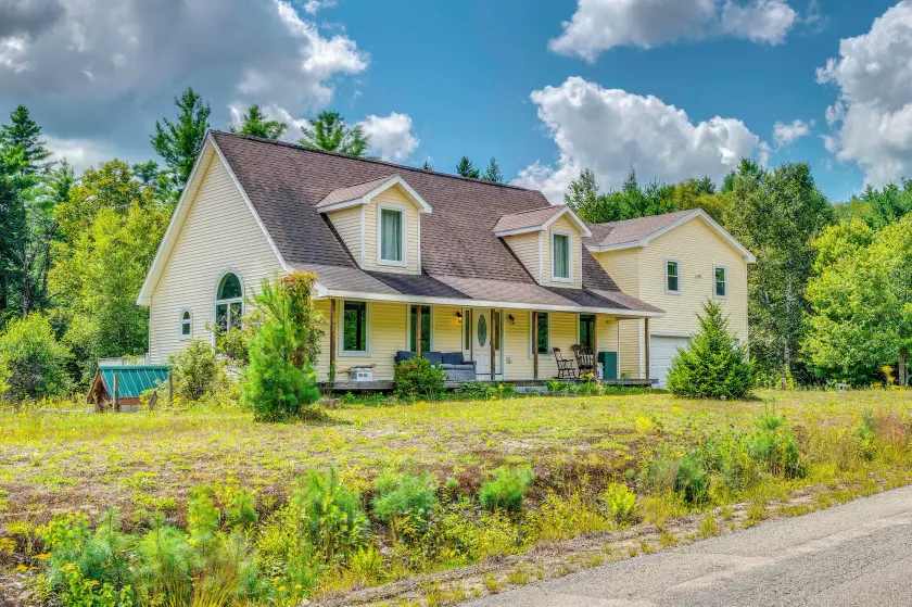Explore the White Mountains! Spacious Rural Home - Image 1
