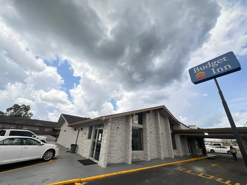 Budget Inn - Image 1