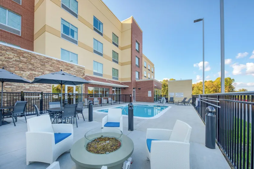 Fairfield Inn & Suites by Marriott Charlotte Belmont - Image 1