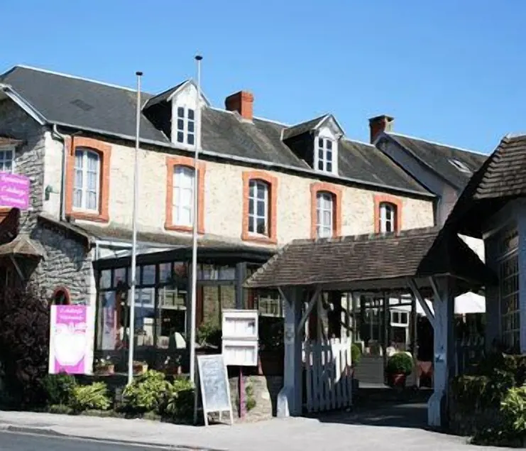 Logis Hôtel Restaurant l'Auberge Normande - Image 1