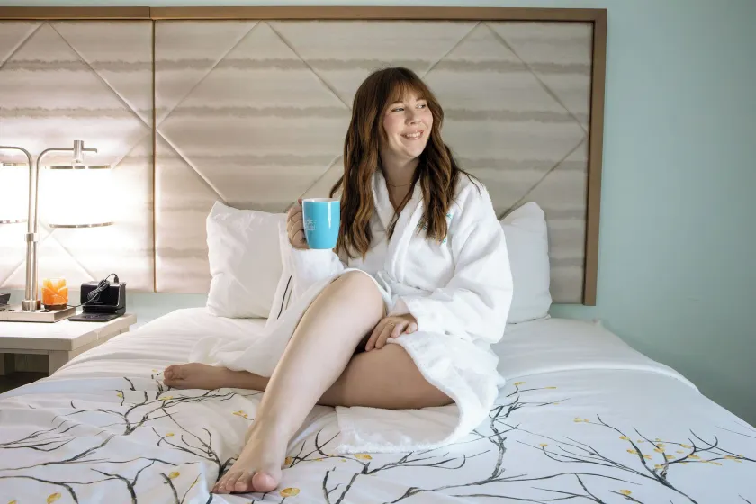 NEW 2026-Ocean Sands Beach Boutique Inn-Sauna and Salt-Mineral Pool -Free Beach Bikes and Famous Beach- Fresh Baked Cookies and Popcorn - Bathrobes and Sunscreen in all rooms-Ultra Sparkling-Free Laundry- 4 Grand Black Beds-Call NOW & Save-1-252-AHA-SAND - Image 1