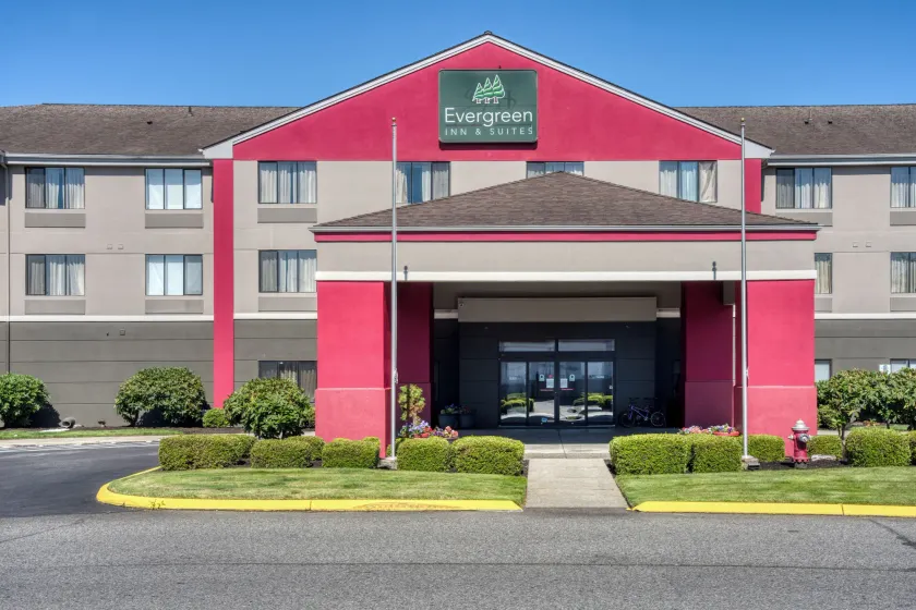 Evergreen Inn & Suites - Image 1