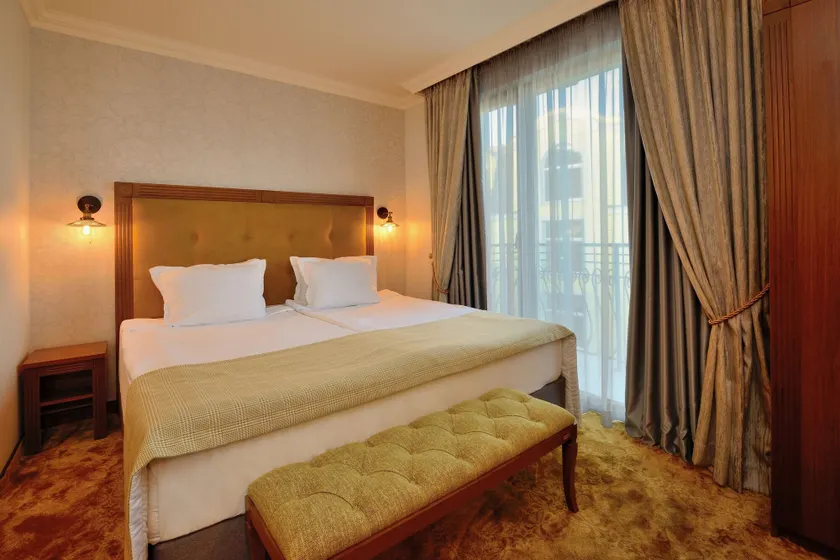 Hotel Club Central - Image 1