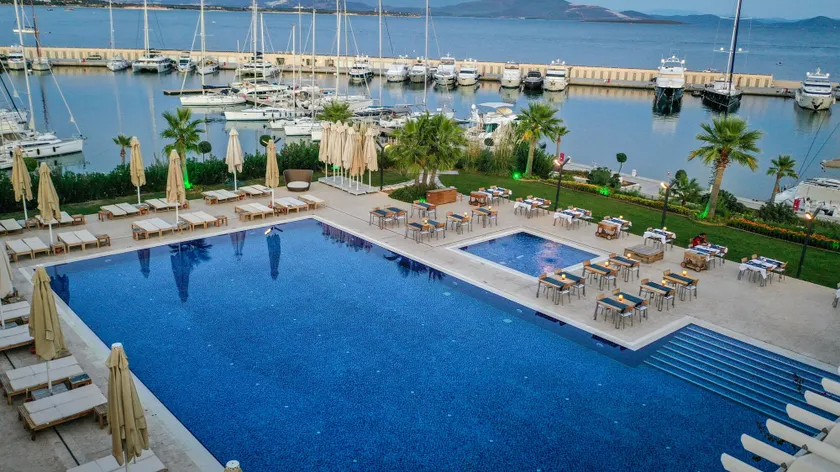 Yacht Club - Image 1