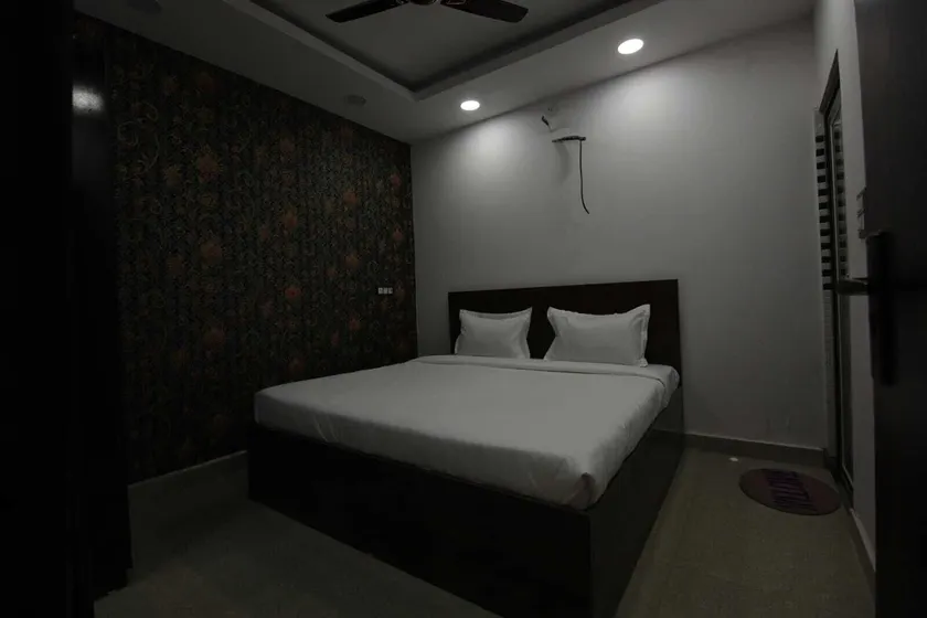 HOTEL VCR INN - Image 1