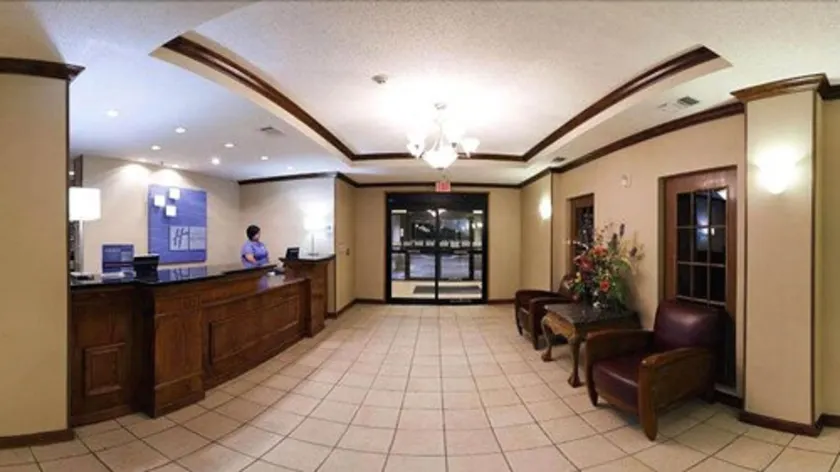 Holiday Inn Express & Suites Plainview by IHG - Interior entrance