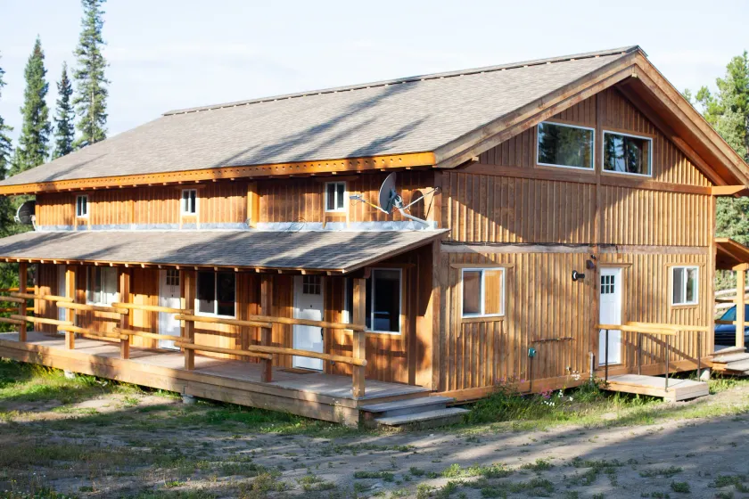Red Cariboo Apartments - Image 1