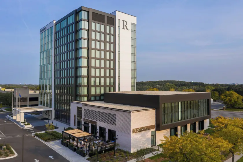 Renaissance Milwaukee West Hotel - Image 1