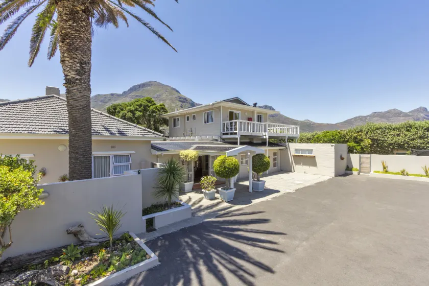 The Beach House Hout Bay - Image 1