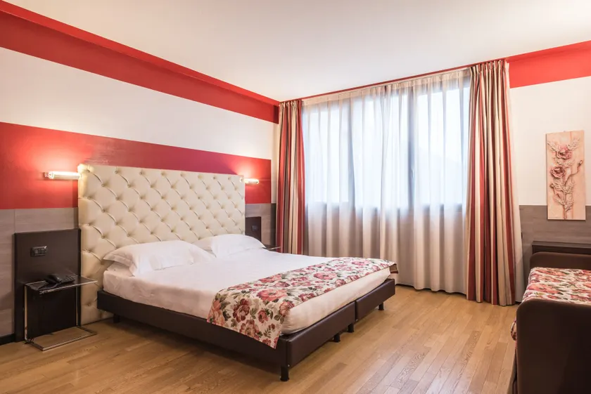 Continental Urban Art Hotel - Image 1