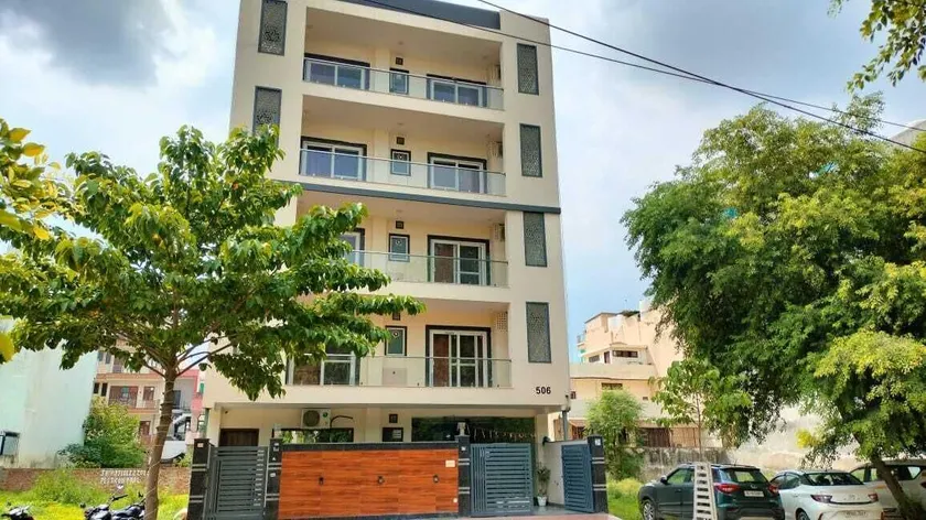 Green Vista Stays Medanta Medicity - Image 1