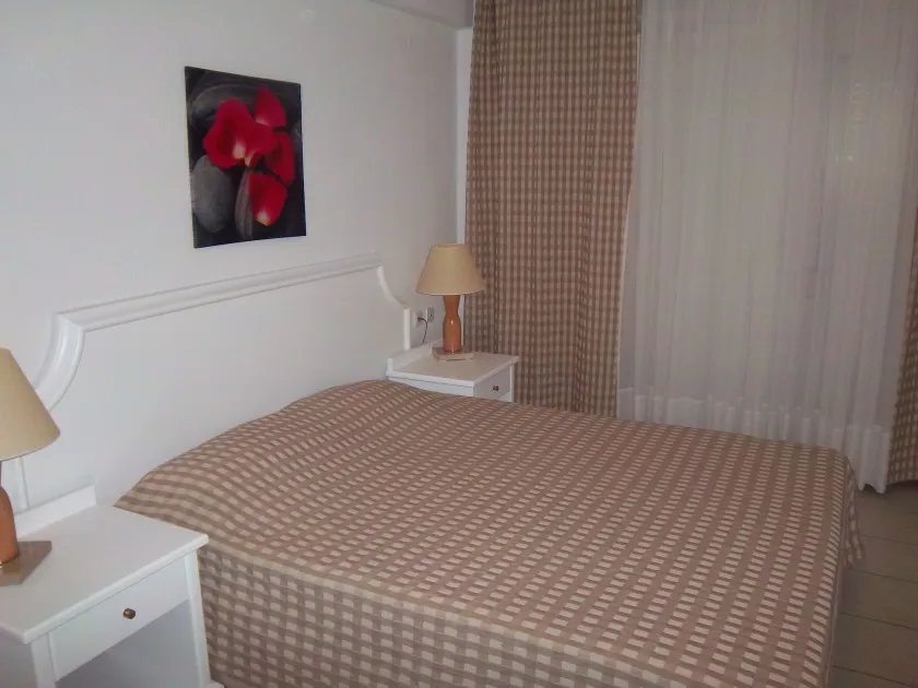 Milos Apartments - Image 1
