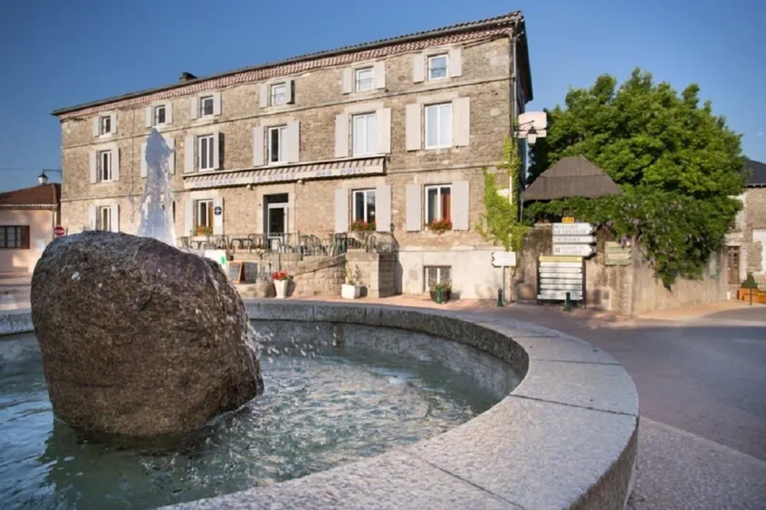 Hotel Restaurant Le Sully - Image 1