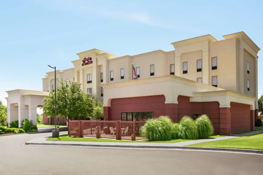 Hampton Inn & Suites Lawton - Image 1