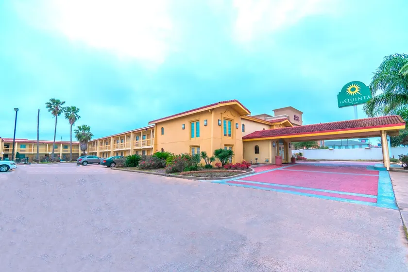La Quinta Inn by Wyndham Clute Lake Jackson - Image 1