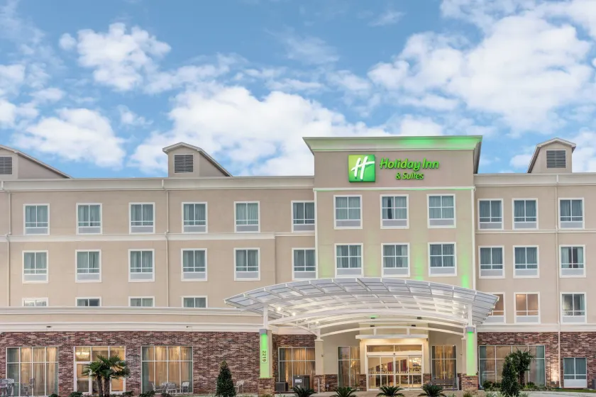 Holiday Inn & Suites Lafayette North by IHG - Image 1