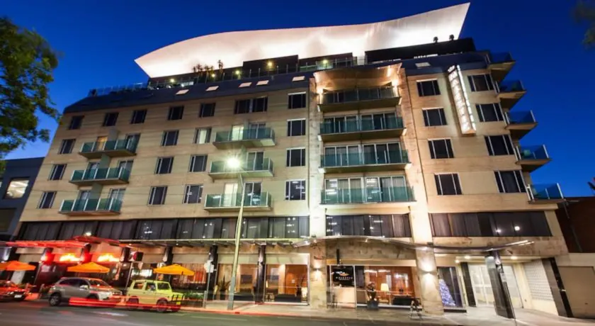 Majestic Roof Garden Hotel - Image 1