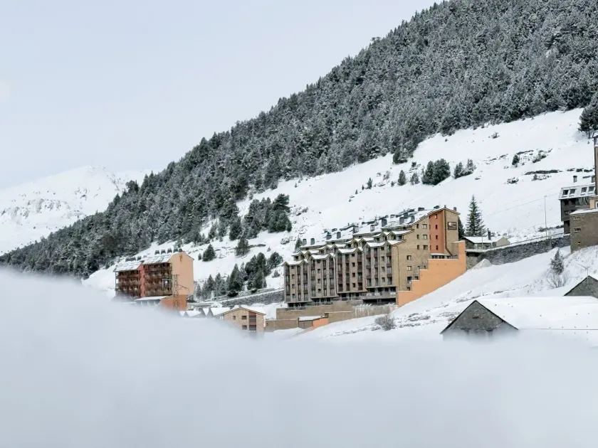 Apartaments Els Llacs - Image 1