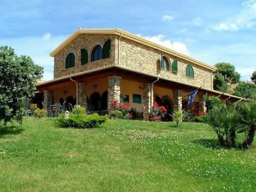 Hotel Janas - Image 1