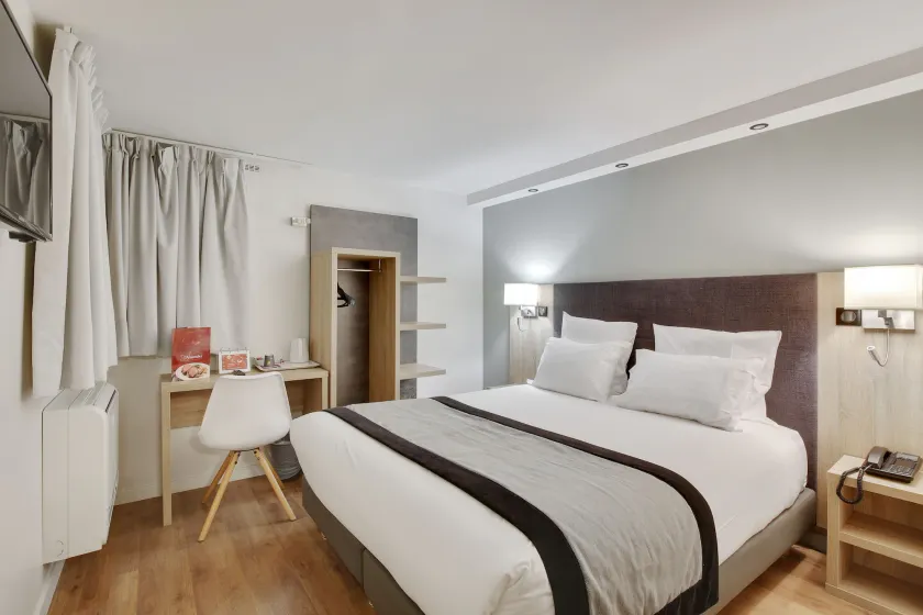 Hôtel l'Amandier Nanterre - Image 1