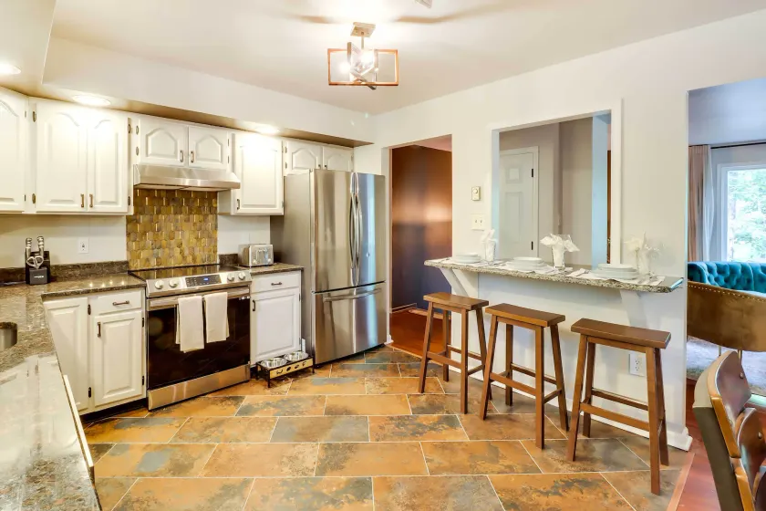 Camelback Pocono Getaway w/ Hot Tub & Games! - Interiör