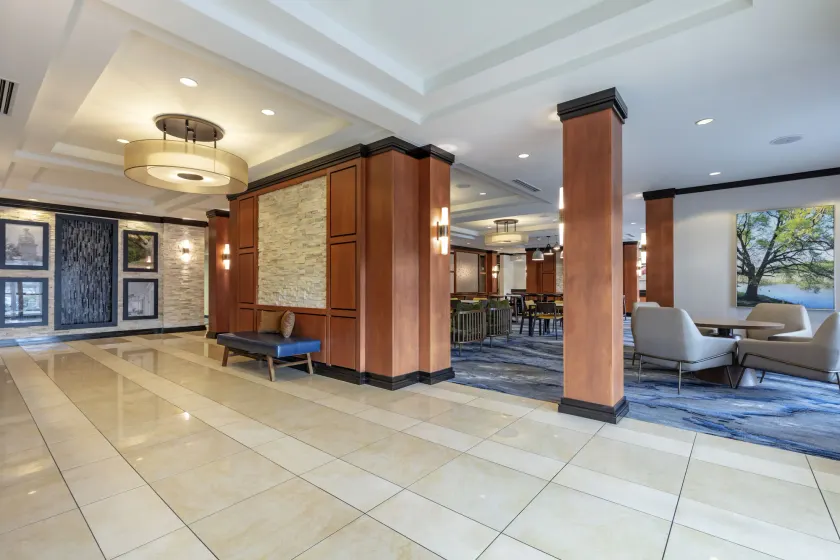 Fairfield Inn & Suites Columbus - Hall